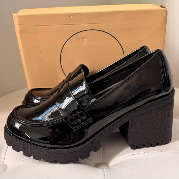 NIB Soda Kinder Platform Loafers in Black Patent Leather - Picture 4 of 7